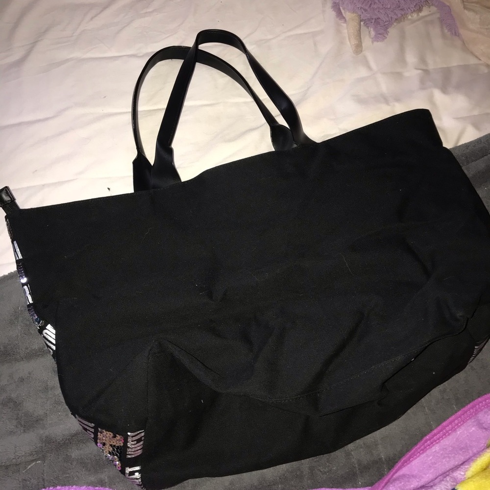 large vs weekender - Picture 6 of 6